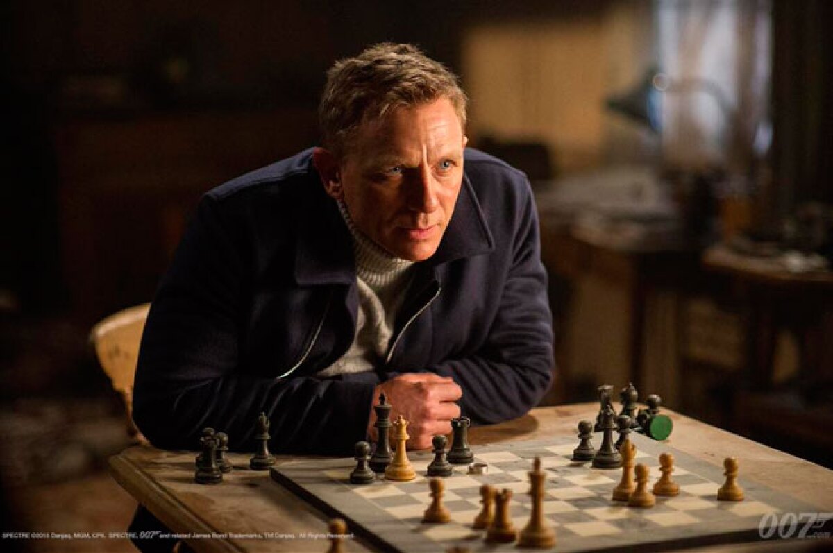 081015daniel-craig_twitter-james-bond.jpg