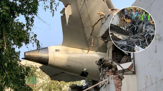 El Boeing 787 se estrelló minutos después de despegar con destino a Londres e impactó contra una residencia universitaria El Boeing 787 se estrelló minutos después de despegar con destino a Londres e impactó contra una residencia universitaria