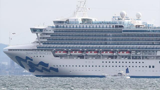 Dejan bajar a un primer grupo de pasajeros de crucero aislado en Japón por riesgo de coronavirus