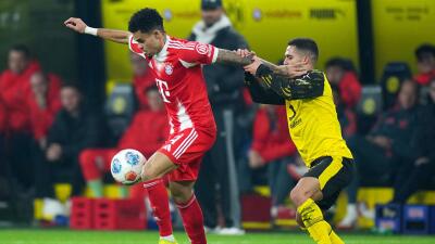 Luis Díaz en acción de juego con Bayern Múnich frente al Borussia Dortmund.