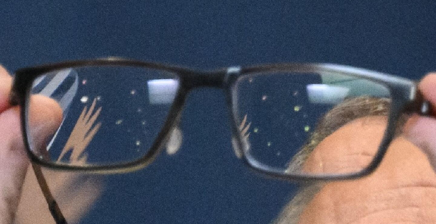 Prisión le prohibió a un reo usar gafas porque lo hacen lucir "amenazante"