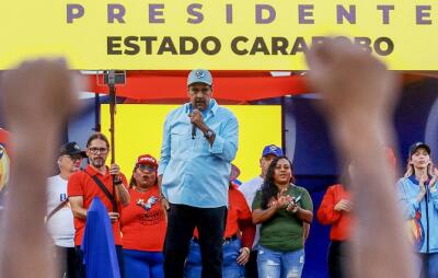 Maduro dice a “asustados” por su advertencia de “baño de sangre”, “que tomen manzanilla”