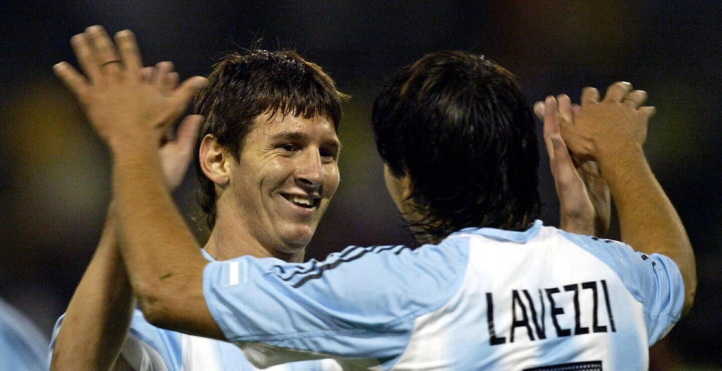 Messi y Lavezzi, en Manizales, en juego contra Bolivia en 2005