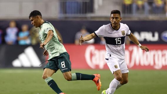 Acción entre Ecuador y Bolivia, en las Eliminatorias Sudamericanas. Acción entre Ecuador y Bolivia, en las Eliminatorias Sudamericanas.