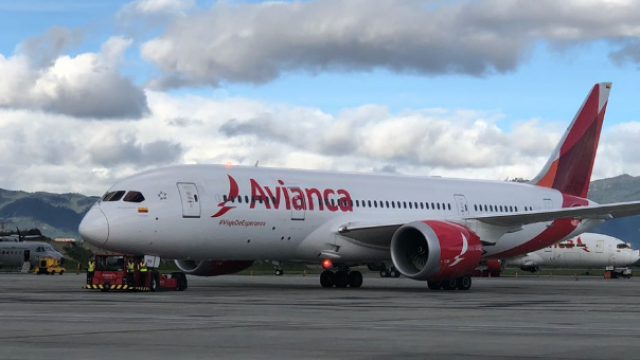 Entre aplausos despegó último vuelo de El Dorado antes de que empezara la cuarentena 