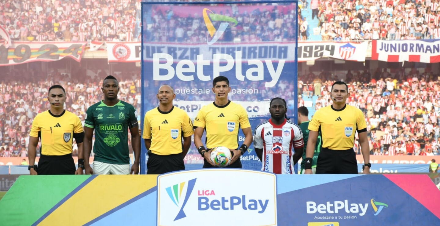 Terna arbitral de Junior vs. Bucaramanga por Liga BetPlay II-2025 en el Metropolitano. 