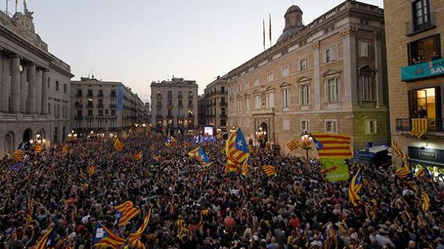 Parlamento de Cataluña declara la independencia