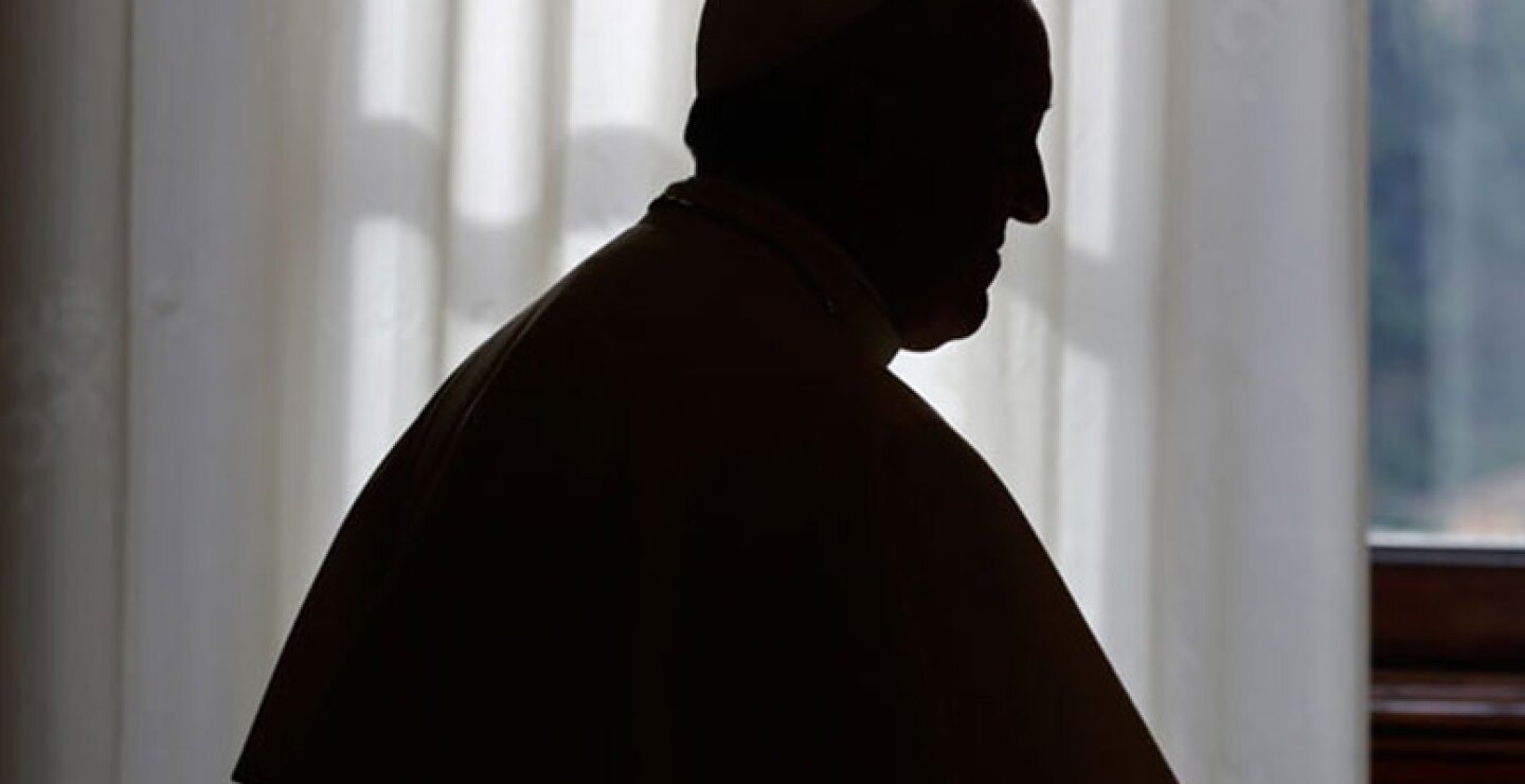 "La verdadera alegría viene de la armonía profunda entre las personas, que todos experimentan en su corazón y que nos hace sentir la belleza de estar juntos, de sostenerse mutuamente en el camino de la vida".