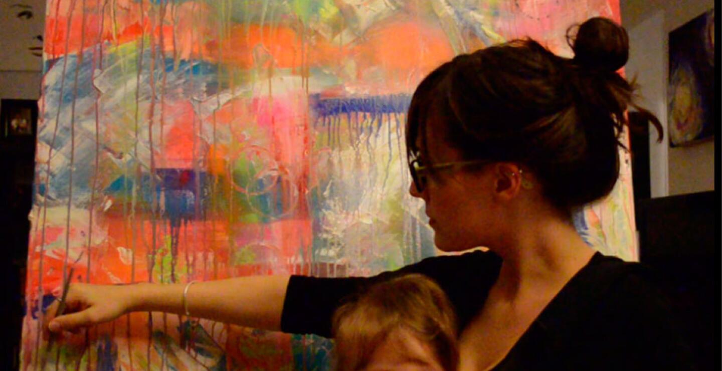 La artista combina perfectamente maternidad y arte.