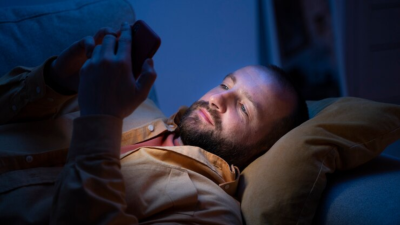 Dormir con celular