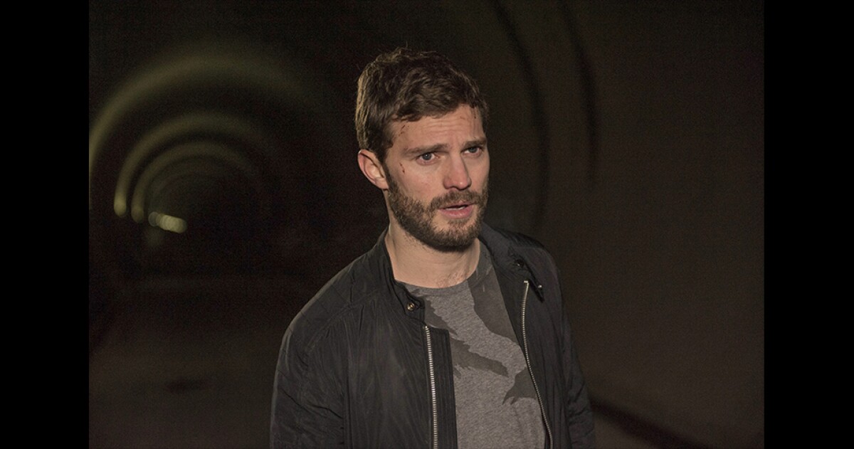 595443_The Fall: El 29 de octubre Gillian Anderson regresa como la detective superintendente, Stella Gibson, en la tercera temporada de esta serie inglesa. Tiene bajo arresto a Spector (Jamie Dornan), pero ¿sobrevivirá él al disparo que recibió bajo custodia policial? ¿Enfrentará a la justicia alguna vez?