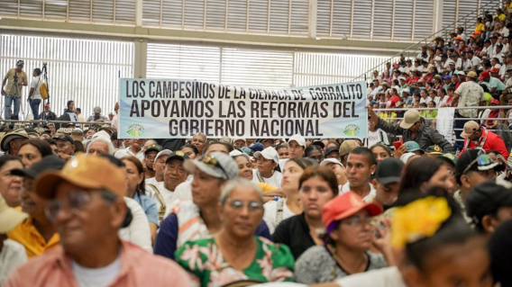 Petro sanciona Ley Estatutaria de Jurisdicción Agraria y entrega tierras a campesinos en Córdoba