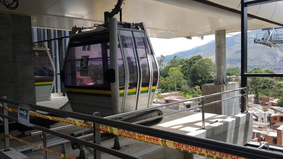 Construcción Metrocable Picacho Medellín (2).jpg Construcción Metrocable Picacho Medellín (2).jpg