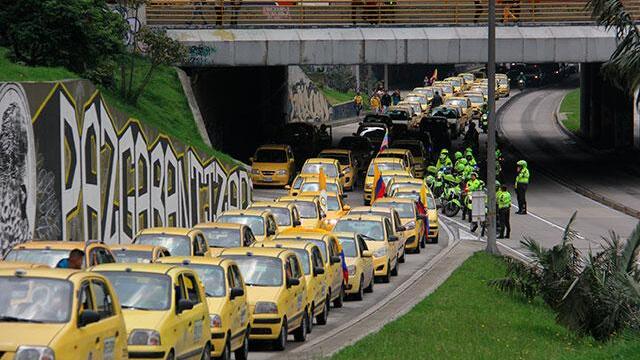 En medio del paro de taxis, Mintransporte anuncia que estudia propuesta de tarifas dinámicas
