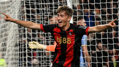 Dean Huijsen, nuevo jugador del Real Madrid, celebra un gol con Bournemouth
