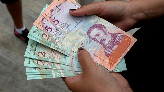 Venezuela devaluó su moneda en un 96% en medio de la tensión política Venezuela devaluó su moneda en un 96% en medio de la tensión política