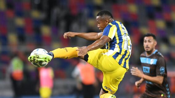 Jaminton Campaz en acción de juego con Rosario Central. Jaminton Campaz en acción de juego con Rosario Central.