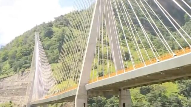 Calzada del puente Hisgaura por donde circulan los carros se debe cambiar: Contraloría