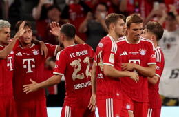 Luis Díaz junto a sus compañeros de Bayern Múnich en el duelo de fogueo contra Aston Villa. 