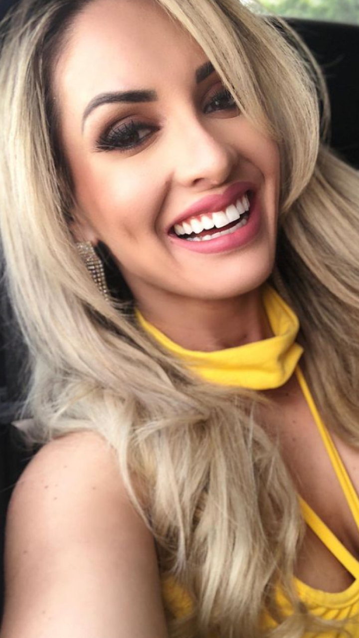 Modelo de OnlyFans afirma haber sido expulsada de un supermercado por su vestimenta