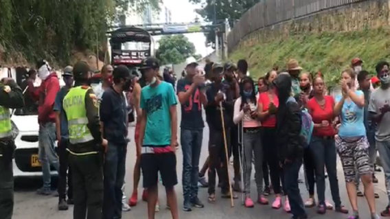 363494_Venezolanos bloquean la vía Bucaramanga - Cúcuta / Foto: suministrada