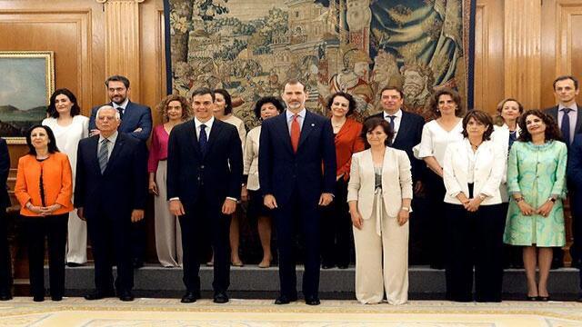 Gobierno español, el más femenino de la historia, juramentó ante el rey Felipe VI