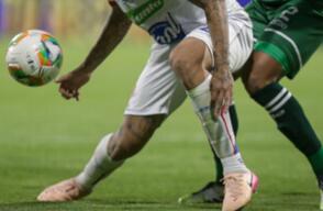 Unión Magdalena en acción de juego con La Equidad en el estadio de Techo. 