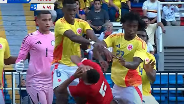 Pelea en duelo entre la Selección Colombia Sub-20 vs. Panamá. Pelea en duelo entre la Selección Colombia Sub-20 vs. Panamá.
