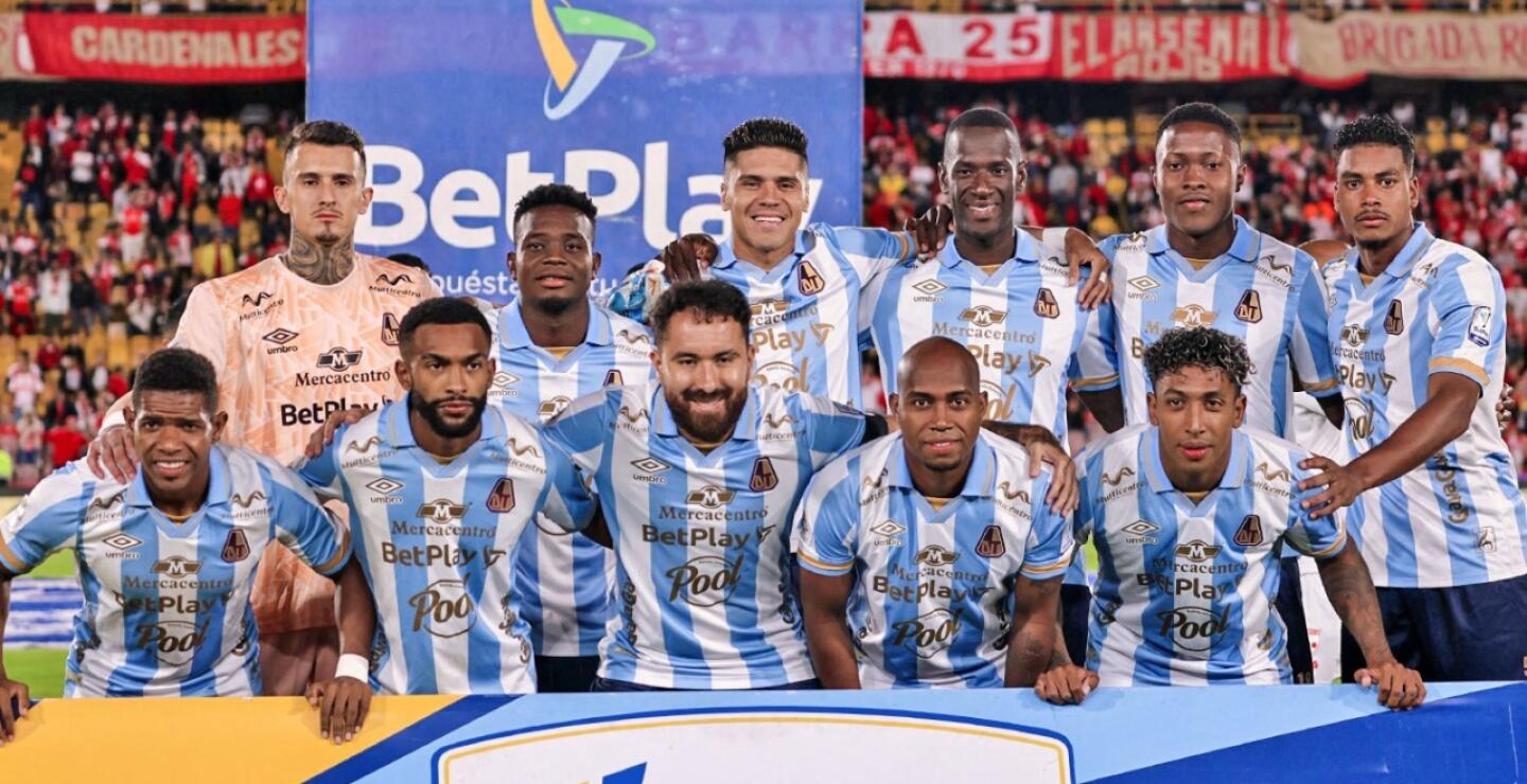 La formación titular del Deportes Tolima frente a Santa Fe en El Campín. 