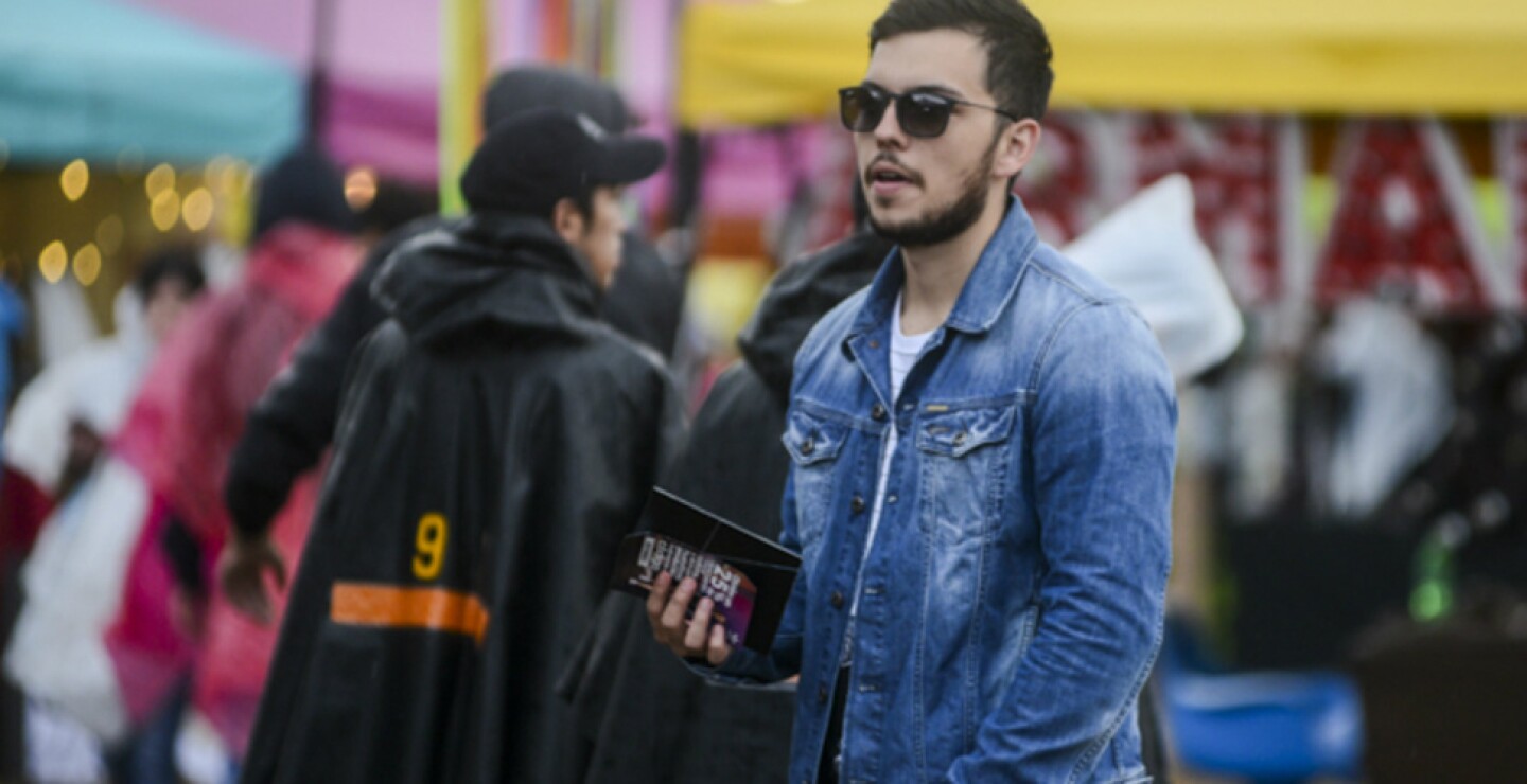 596258_stp_0000s_0001_estereo_picnic_25.jpg