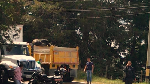 Muere joven que iba en bicicleta y chocó con una volqueta en vía del oriente antioqueño