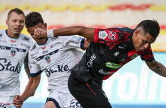 Acción de juego entre Fortaleza y Cúcuta Deportivo por la cuarta fecha de la Liga BetPlay II-2026.