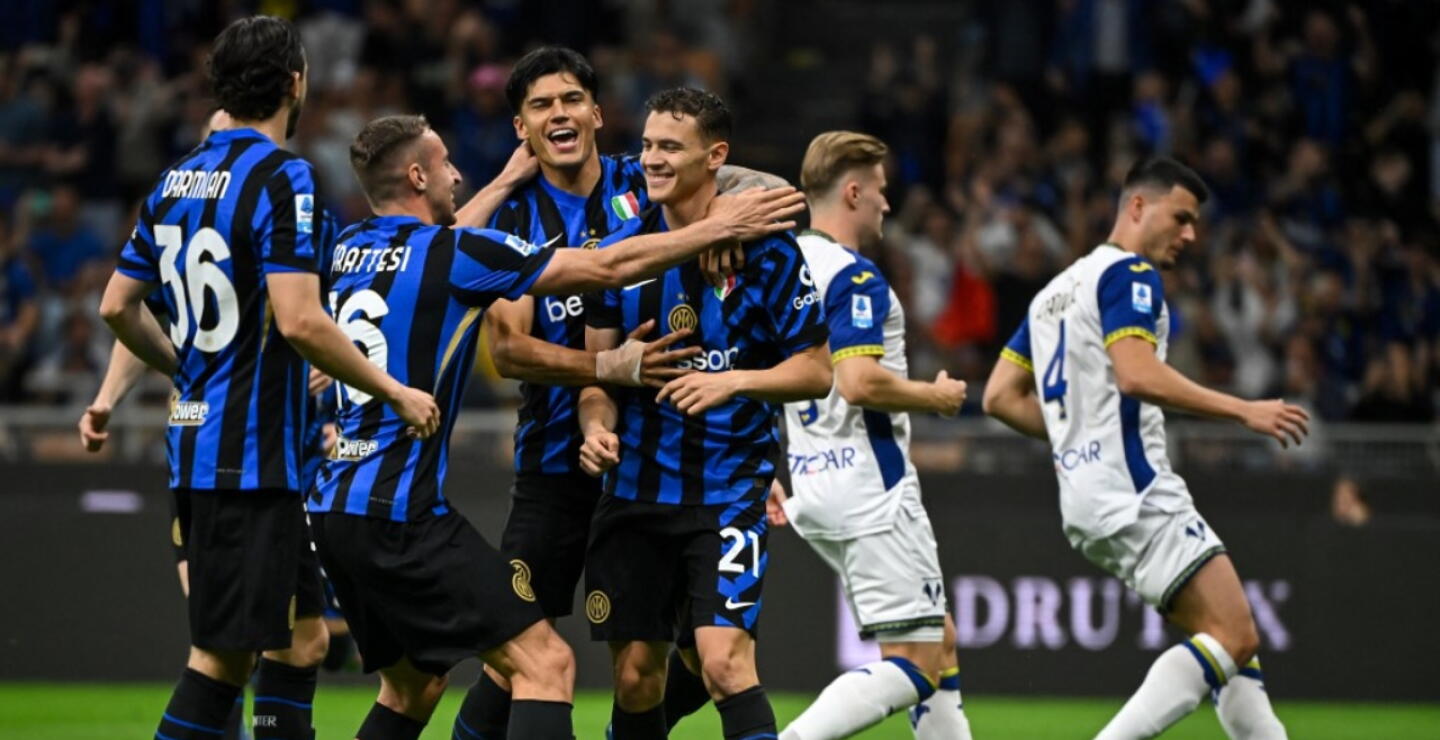 Jugadores del Inter de Milán celebran el gol anotado al Hellas Verona por la Serie A. 