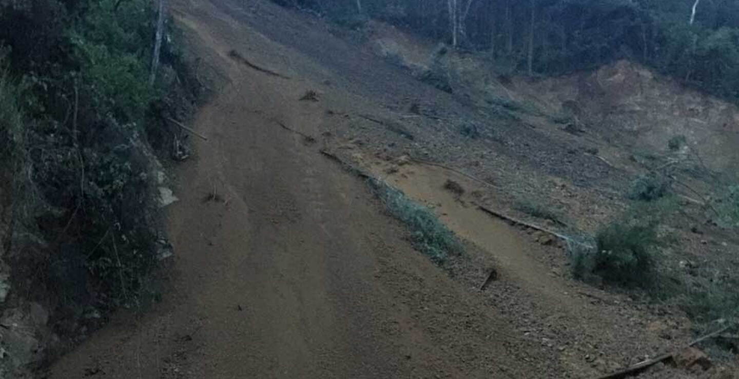 El derrumbe es de 17 mil metros cúbicos y está en la vía La Mansa – Primavera, sector La Siberia, en jurisdicción de Amagá.
