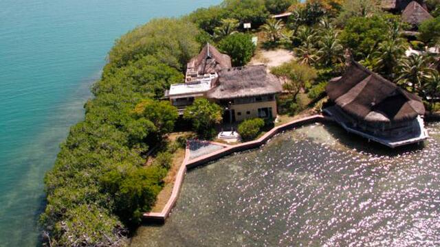 Turistas caminando sobre corales y falta de control a lanchas tienen en riesgo a Islas del Rosario