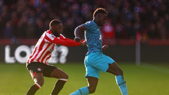 Dávinson Sánchez jugó los últimos 23 minutos del encuentro contra el Brentford. Foto: Getty Images Dávinson Sánchez jugó los últimos 23 minutos del encuentro contra el Brentford. Foto: Getty Images