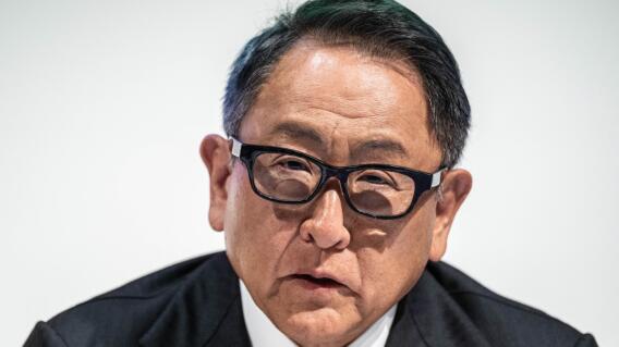 El presidente de la junta directiva de Toyota Motor Corporation, Akio Toyoda, habla durante una conferencia de prensa en Tokio el 3 de junio de 2025. El presidente de la junta directiva de Toyota Motor Corporation, Akio Toyoda, habla durante una conferencia de prensa en Tokio el 3 de junio de 2025.