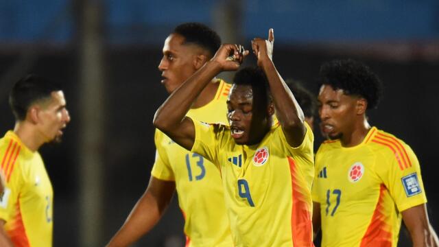 Calos Gómez celebra gol con la Selección Colombia Calos Gómez celebra gol con la Selección Colombia