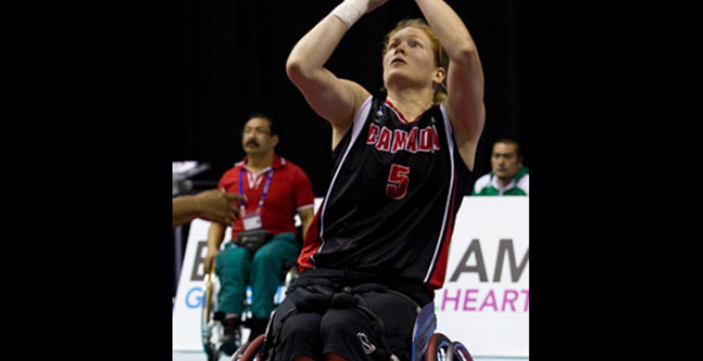 Nombrada Atleta Femenina del Año 2014 por la Asociación Canadiense de Deportes en Silla de Ruedas, Janet McLachlan ha sido miembro del Equipo de Canadá en dos Campeonatos Mundiales. En los Campeonatos del Mundo de 2010, dirigió a los jugadores en anota