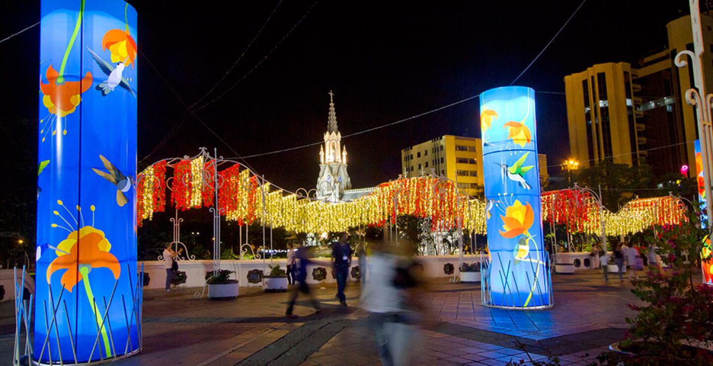 Durante el fin de semana se encendieron algunas de las luces miniled para poner a prueba el alumbrado que llenará de magia a Cali.