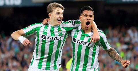 Juan Camilo 'Cucho' Hernández en Betis contra Valladolid por la Liga de España. 
