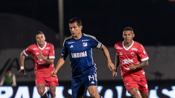 David Mackalister Silva con Millonarios, en acción contra Patriotas David Mackalister Silva con Millonarios, en acción contra Patriotas