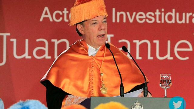 Burlándose de su papá, así celebra la familia Santos el Halloween