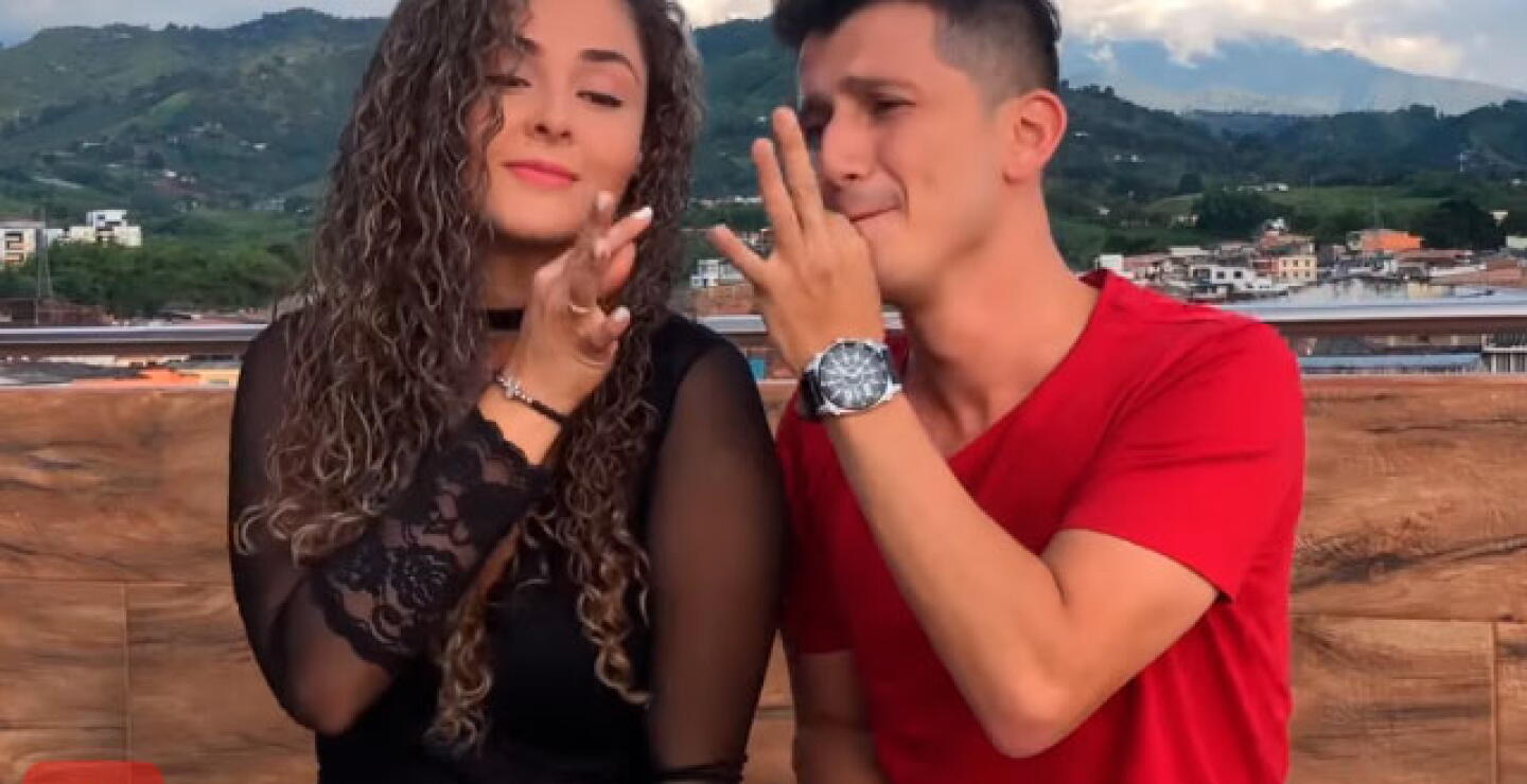 1012mismanos.jpg