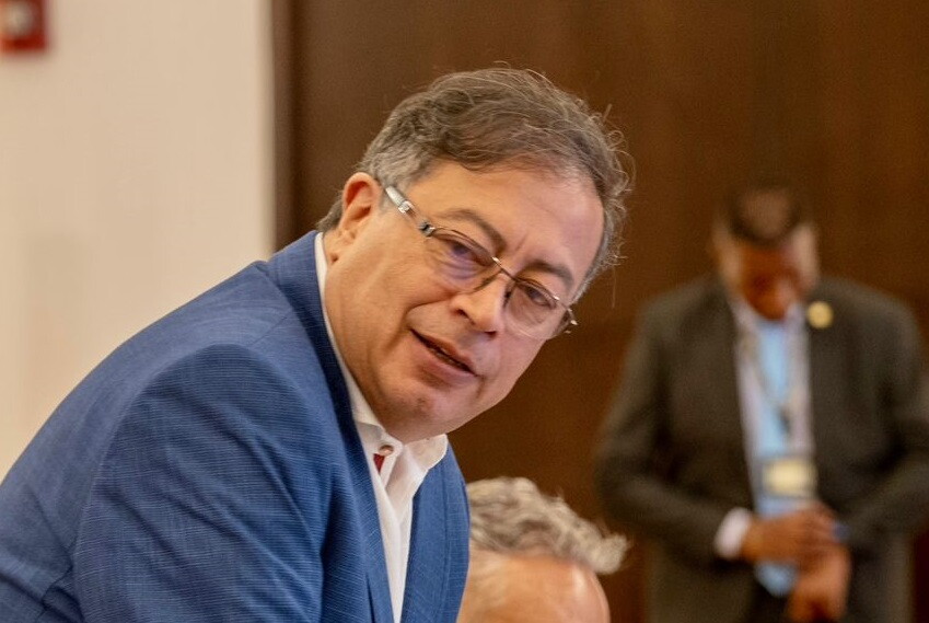 Gustavo Petro posesiona a seis nuevos embajadores