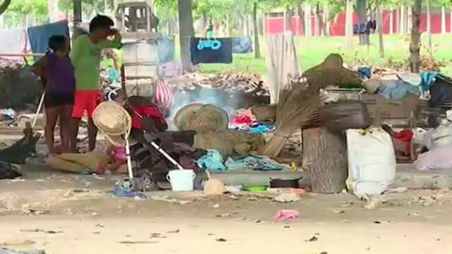 Indígenas venezolanos que han vivido un año bajo puente de Barranquilla quieren volver a su país