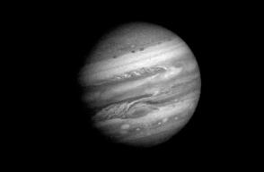 La NASA celebró un triunfo clave luego que la sonda Juno lograra introducirse con éxito en la órbita de Júpiter en una misión para investigar el origen del sistema solar.