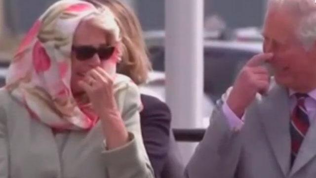Ataque de risa del príncipe Carlos de Inglaterra y Camila Parker le da la vuelta al mundo