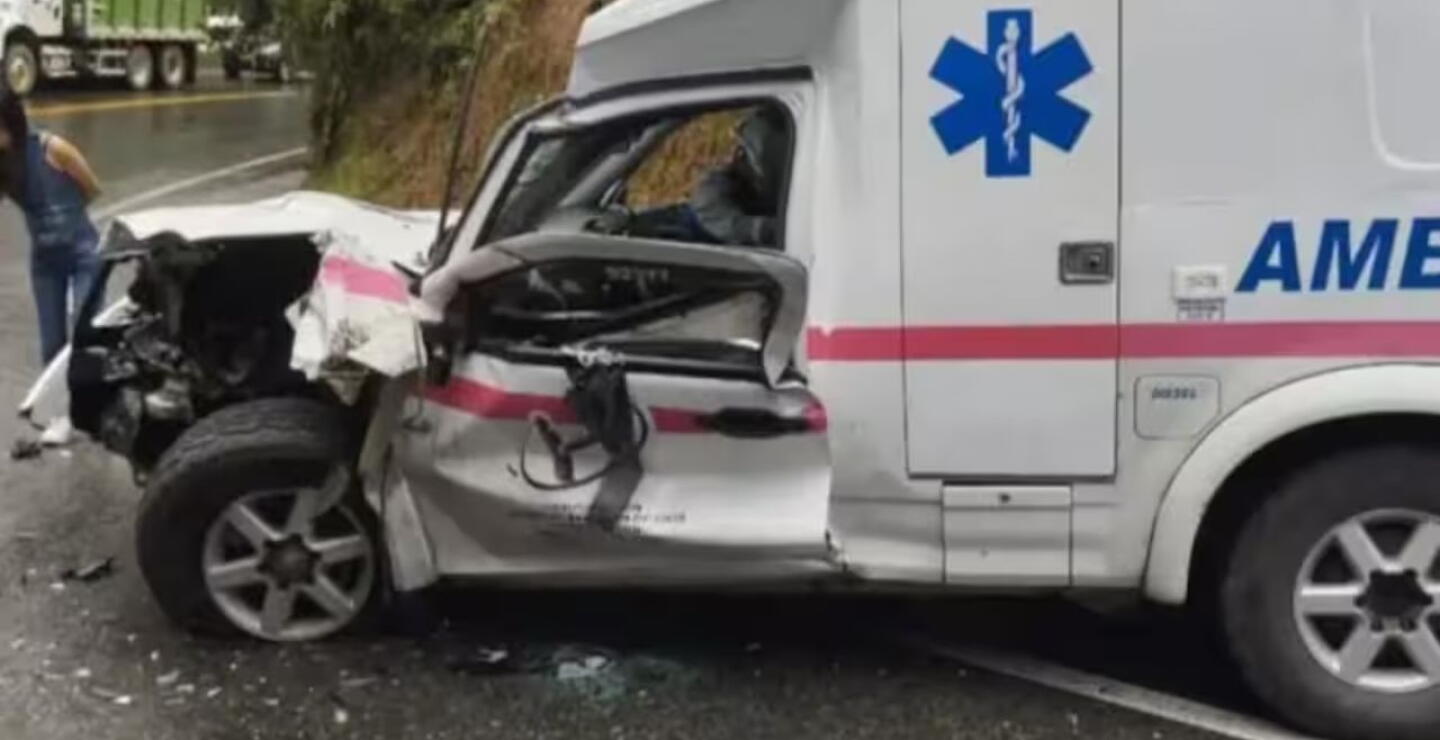 Las hipótesis detrás de accidente de tránsito entre tractocamión y ambulancia en vía a Medellín