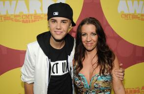 275914_justin_bieber_mama.jpg